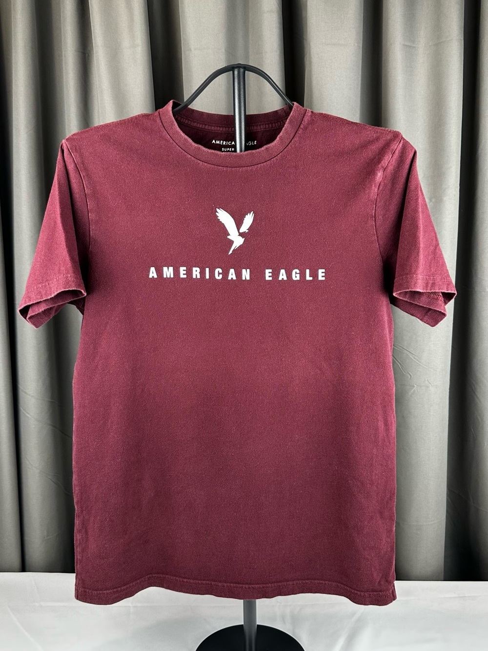 American Eagle Outfitters Men's Logo Tee in Burgundy